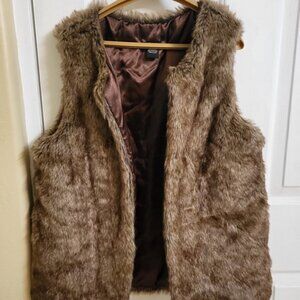 Cara-New-York-faux-fur-vest-one-size-fits-all-b47-6 BROWN & TAN